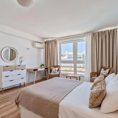 דירה Casa Lume Stylish With Pool In אלבופיירה