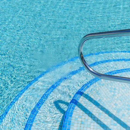 דירה Casa Lume Stylish With Pool In אלבופיירה